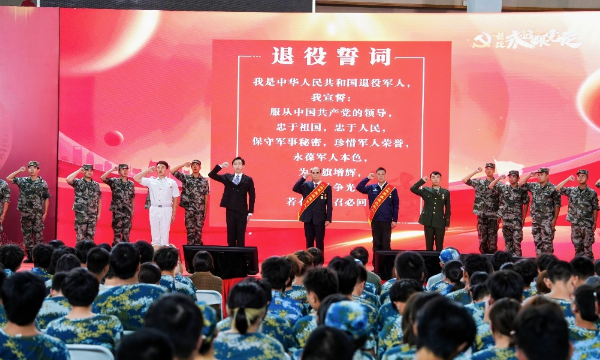 “老兵永远跟党走”之“传承抗战精神·赓续红色血脉”主题宣讲活动在上海第二工业大学举行