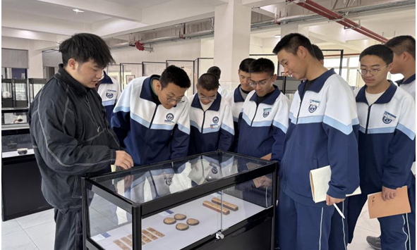 沪喀情深润边疆，上海工艺美术职业学院非遗进校园活动点亮喀什