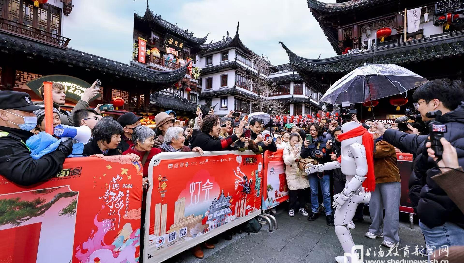 非遗灯彩邂逅百卅交大 科技赋能点亮春日豫园