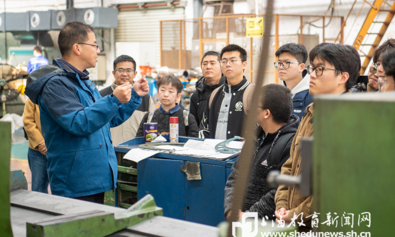 车间“大思政课”：微米见匠心，电机学院“三元协同”共育卓越工程师