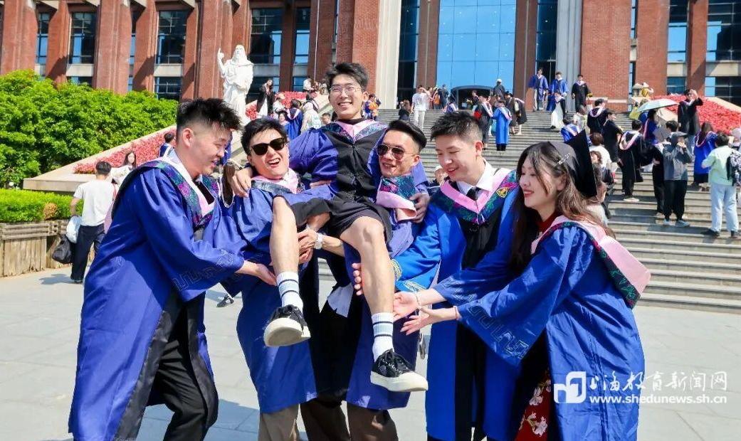 “最好的出路，就是朝前走完全程！”2026届毕业典礼上华政校长这样寄语学子……