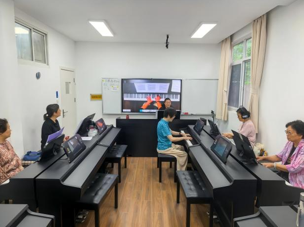 上海：老年大学首设暑期班，让银发群体“四季有学”“时时乐学”