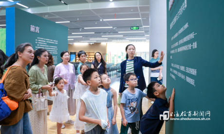 踏寻文字奇旅，沪上亲子家庭以笔墨印韵传承中华文脉