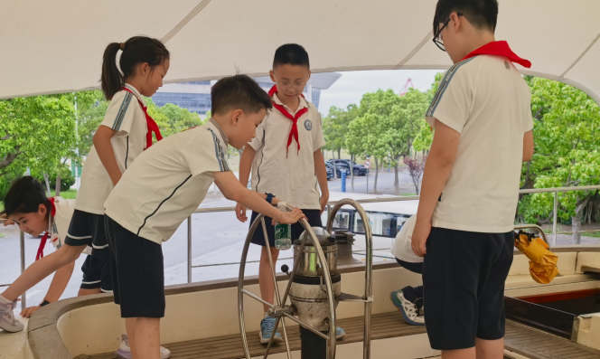 “育”见深蓝，临港航运文化实践月主题研学活动在上海海事大学启动