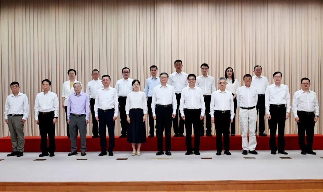 教师节到来之际，陈吉宁朱忠明与上海市优秀教师代表座谈