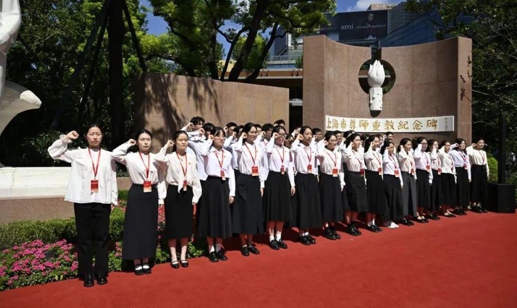 尊师重教纪念碑修缮揭幕！《问道于漪》新书首发