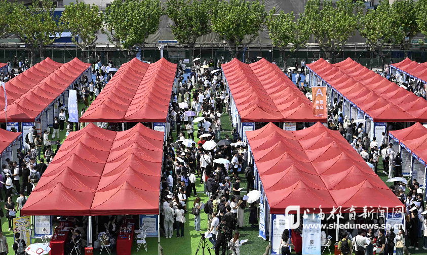 近千家企业、三万多岗位……上海启动2027届高校毕业生秋季校园招聘会，护航高质量充分就业
