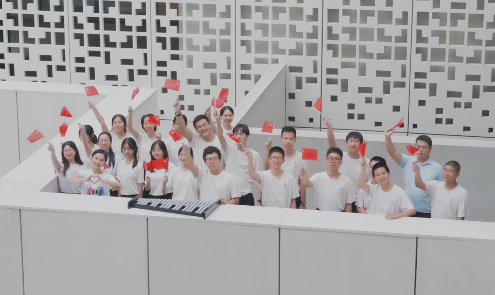 童心庆华诞！沪上中小学生这样致敬伟大祖国